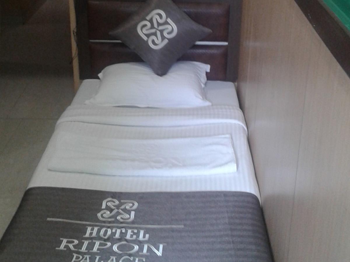 Hotel Ripon Palace Мумбай Екстериор снимка