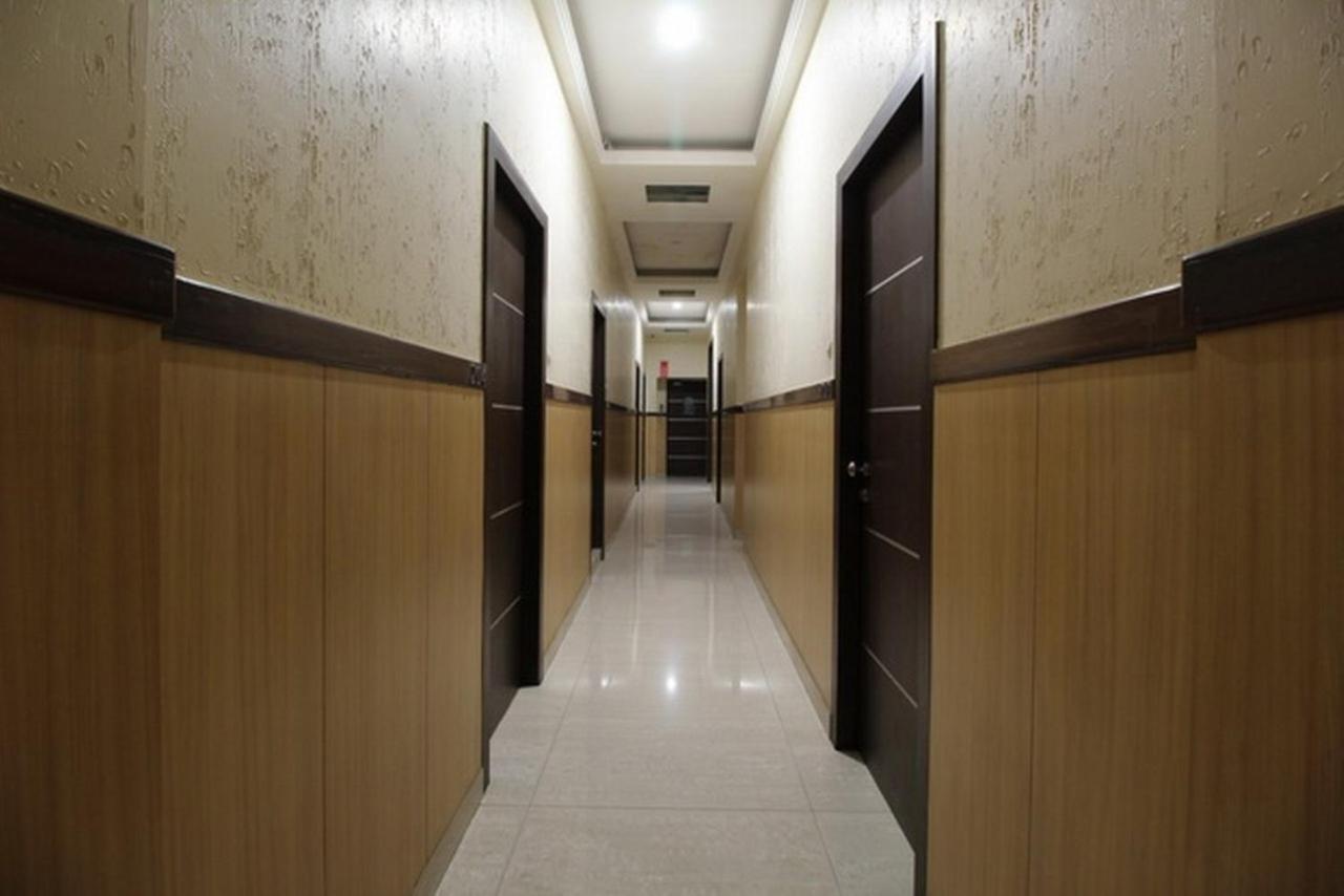 Hotel Ripon Palace Мумбай Екстериор снимка